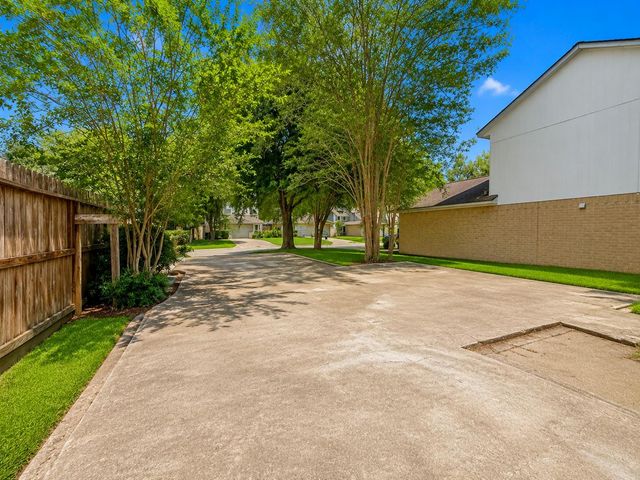 16711 Quiet Trail Drive, Humble, TX 77396