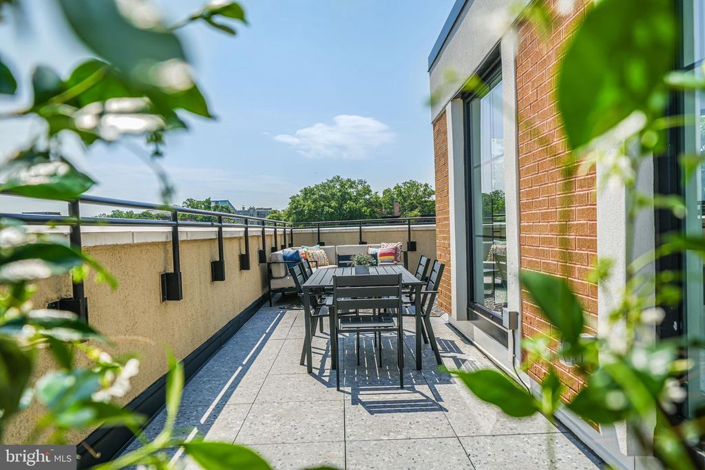 2901 NEWARK ST NW, Washington, DC 20008
