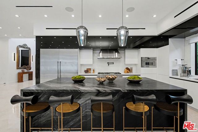 5649 Rawlings Avenue, Woodland Hills, CA 91367