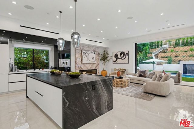 5649 Rawlings Avenue, Woodland Hills, CA 91367