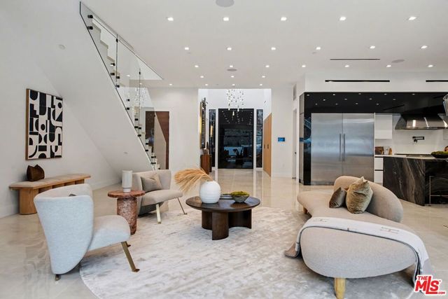 5649 Rawlings Avenue, Woodland Hills, CA 91367