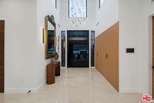 5649 Rawlings Avenue, Woodland Hills, CA 91367