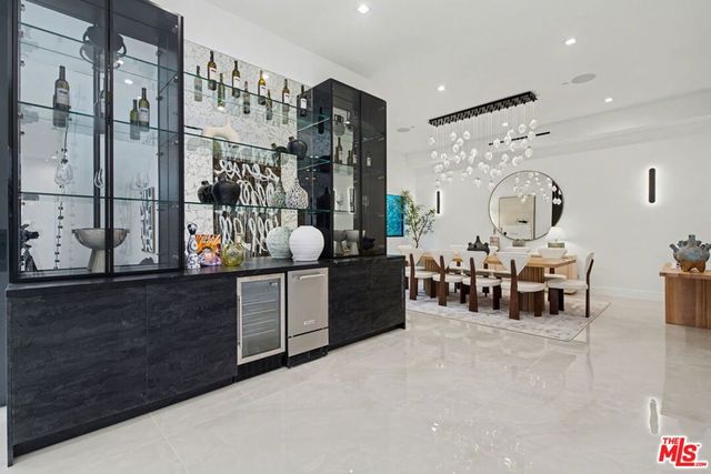 5649 Rawlings Avenue, Woodland Hills, CA 91367