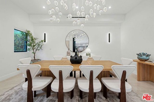 5649 Rawlings Avenue, Woodland Hills, CA 91367