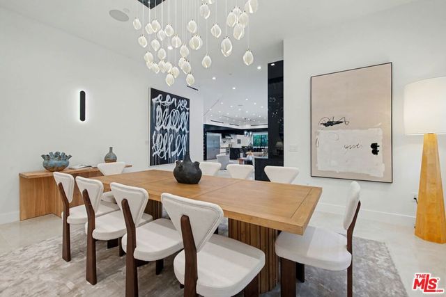 5649 Rawlings Avenue, Woodland Hills, CA 91367