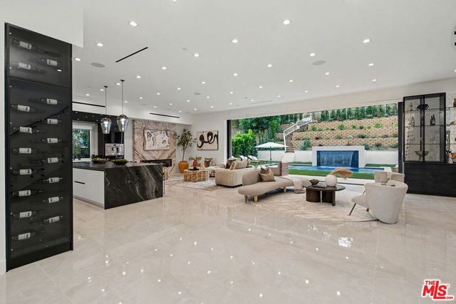 5649 Rawlings Avenue, Woodland Hills, CA 91367