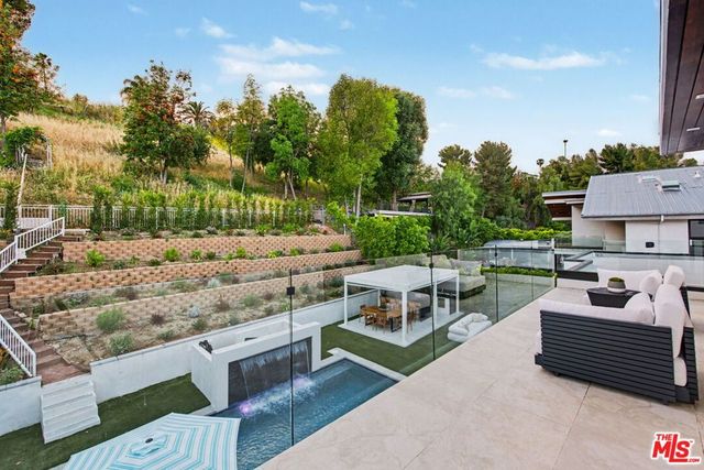 5649 Rawlings Avenue, Woodland Hills, CA 91367