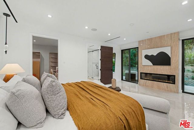 5649 Rawlings Avenue, Woodland Hills, CA 91367