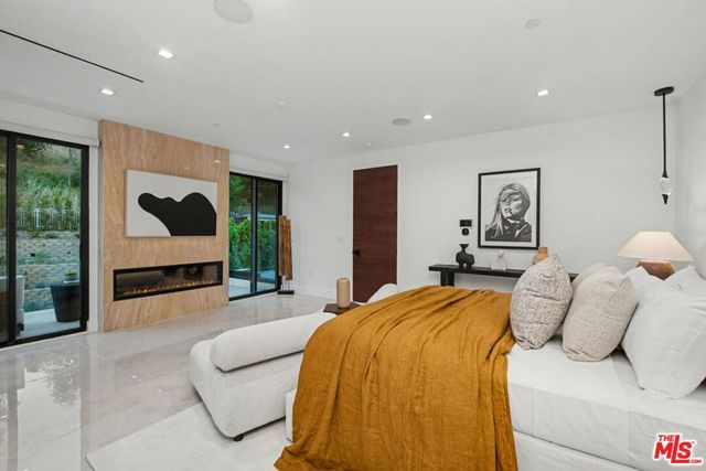 5649 Rawlings Avenue, Woodland Hills, CA 91367