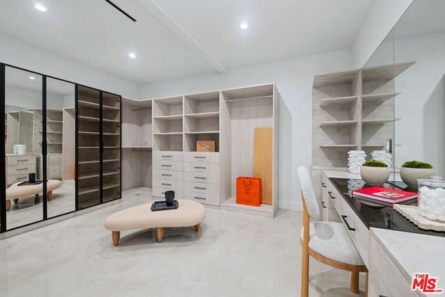 5649 Rawlings Avenue, Woodland Hills, CA 91367