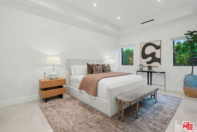 5649 Rawlings Avenue, Woodland Hills, CA 91367