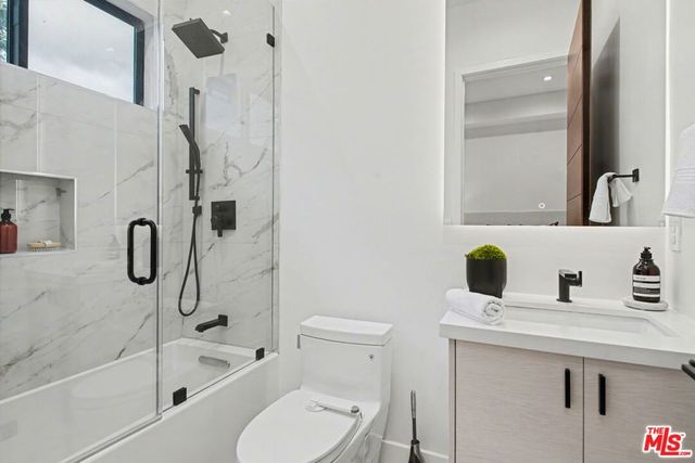 5649 Rawlings Avenue, Woodland Hills, CA 91367