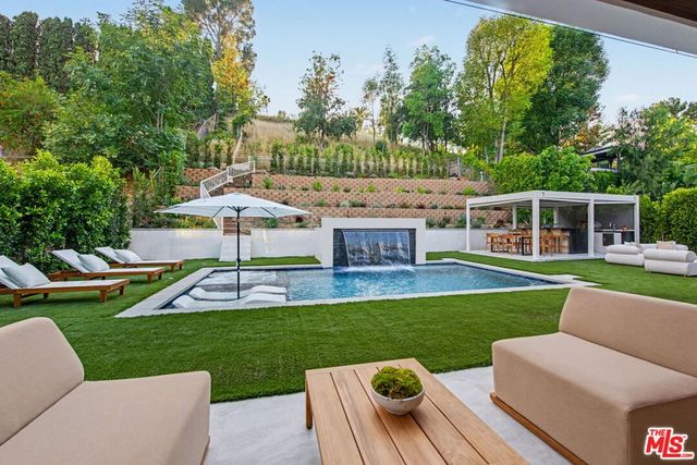 5649 Rawlings Avenue, Woodland Hills, CA 91367