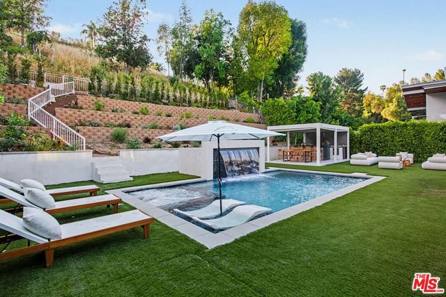 5649 Rawlings Avenue, Woodland Hills, CA 91367