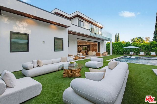 5649 Rawlings Avenue, Woodland Hills, CA 91367