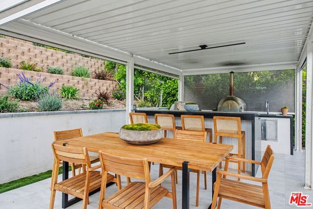 5649 Rawlings Avenue, Woodland Hills, CA 91367