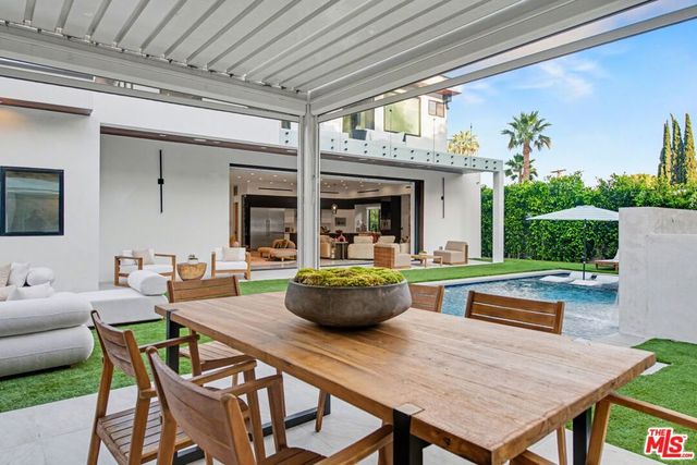 5649 Rawlings Avenue, Woodland Hills, CA 91367