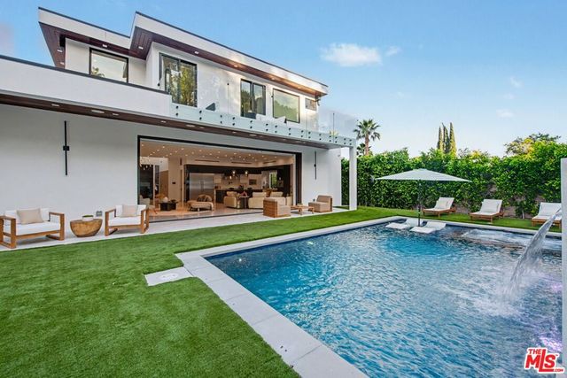 5649 Rawlings Avenue, Woodland Hills, CA 91367