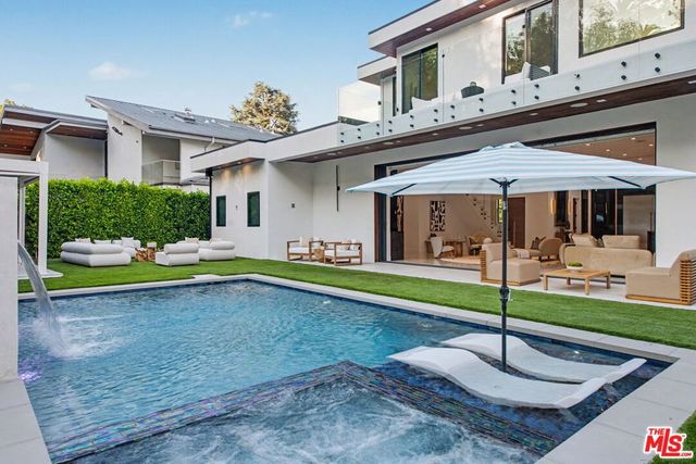 5649 Rawlings Avenue, Woodland Hills, CA 91367