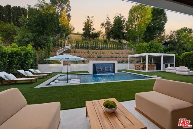 5649 Rawlings Avenue, Woodland Hills, CA 91367