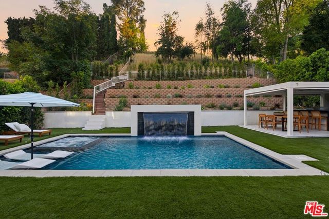 5649 Rawlings Avenue, Woodland Hills, CA 91367