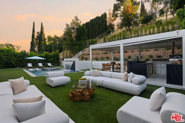 5649 Rawlings Avenue, Woodland Hills, CA 91367