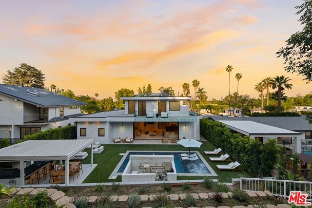 5649 Rawlings Avenue, Woodland Hills, CA 91367