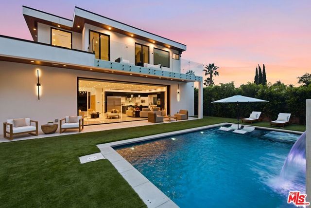 5649 Rawlings Avenue, Woodland Hills, CA 91367