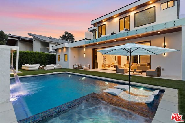 5649 Rawlings Avenue, Woodland Hills, CA 91367