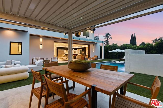 5649 Rawlings Avenue, Woodland Hills, CA 91367