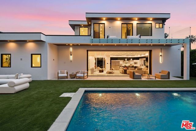 5649 Rawlings Avenue, Woodland Hills, CA 91367