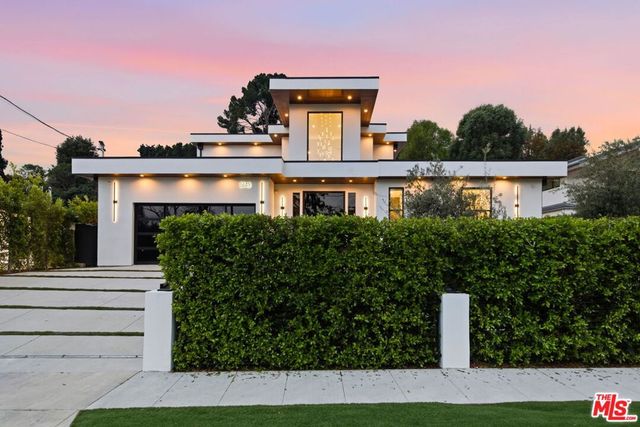 5649 Rawlings Avenue, Woodland Hills, CA 91367