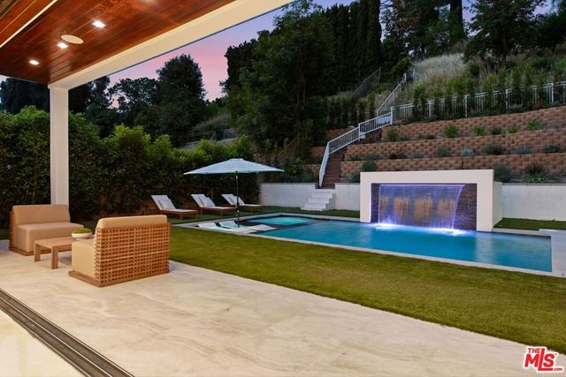 5649 Rawlings Avenue, Woodland Hills, CA 91367