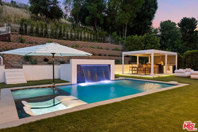 5649 Rawlings Avenue, Woodland Hills, CA 91367