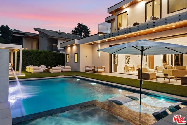 5649 Rawlings Avenue, Woodland Hills, CA 91367