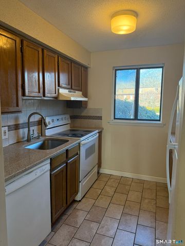 11 King Arthur Drive 2H, East Lyme, CT 06357