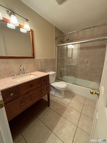 11 King Arthur Drive 2H, East Lyme, CT 06357