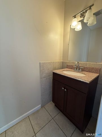 11 King Arthur Drive 2H, East Lyme, CT 06357