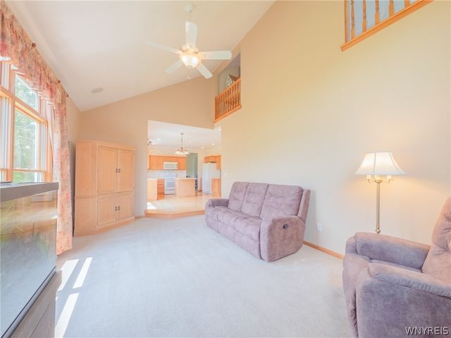 8 Sunset Creek Drive, West Seneca, NY 14224