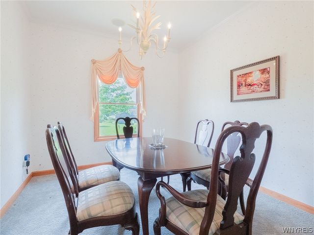 8 Sunset Creek Drive, West Seneca, NY 14224