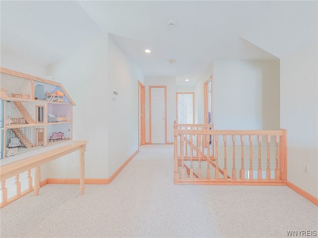 8 Sunset Creek Drive, West Seneca, NY 14224