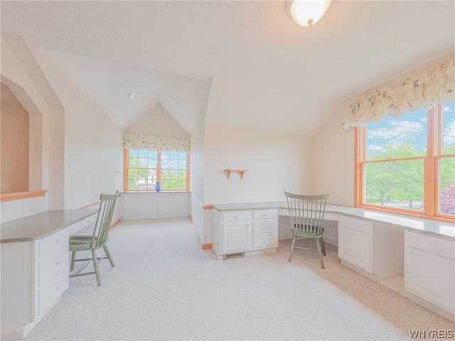 8 Sunset Creek Drive, West Seneca, NY 14224