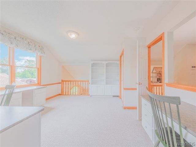 8 Sunset Creek Drive, West Seneca, NY 14224