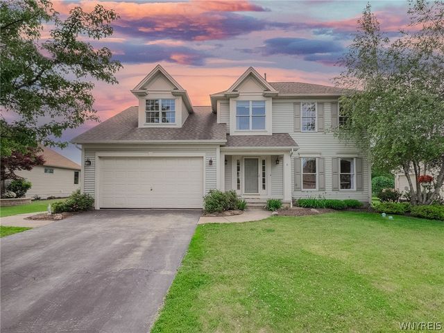 8 Sunset Creek Drive, West Seneca, NY 14224