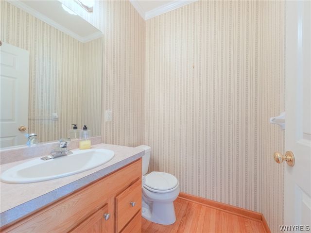 8 Sunset Creek Drive, West Seneca, NY 14224