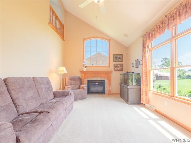 8 Sunset Creek Drive, West Seneca, NY 14224