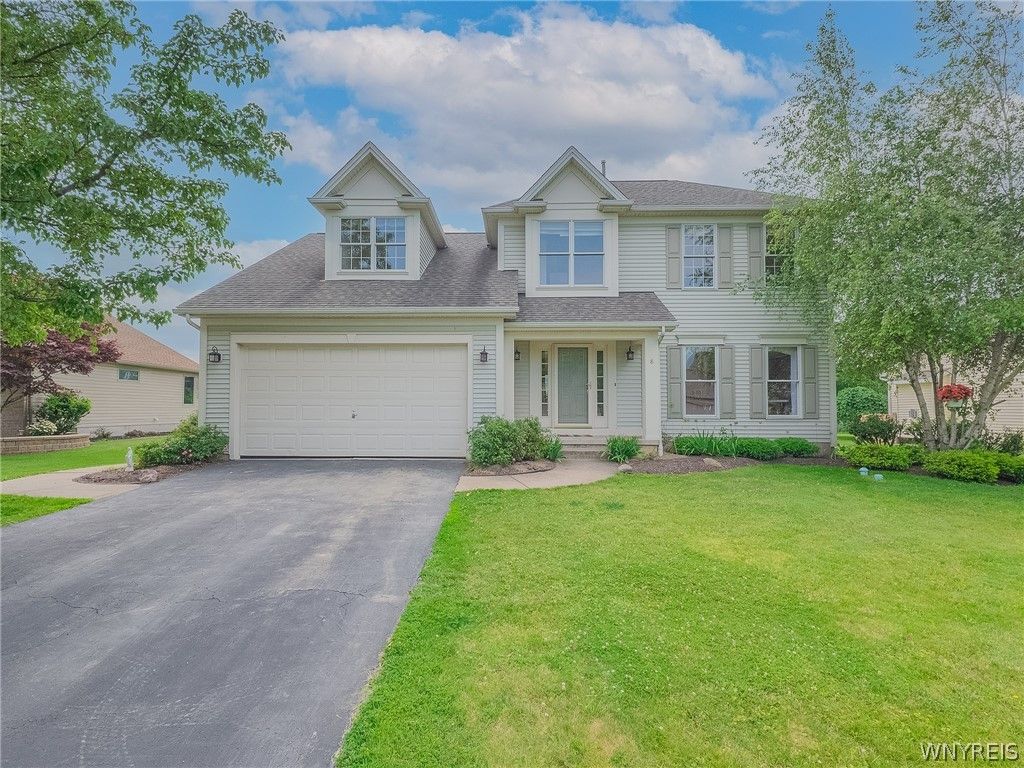 8 Sunset Creek Drive, West Seneca, NY 14224