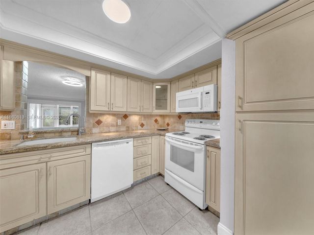 14873 Cumberland Dr 1040, Delray Beach, FL 33446