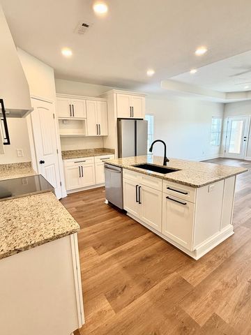 759 Kelly St, Slocomb, AL 36375