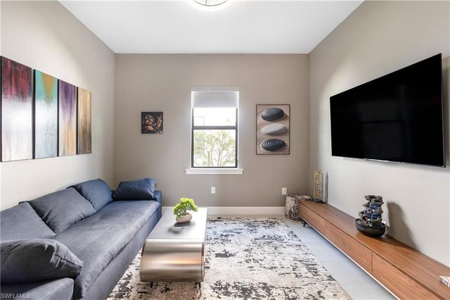 9517 Night Heron LN, Naples, FL 34120